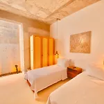 No908 Sunset Hotel *