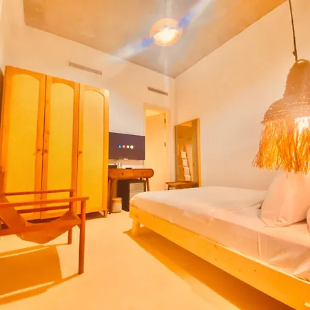 Hotel No908 Sunset Bar