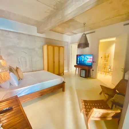 No908 Sunset Bar Hotel *