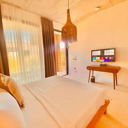 No908 Sunset Bar Hotel *