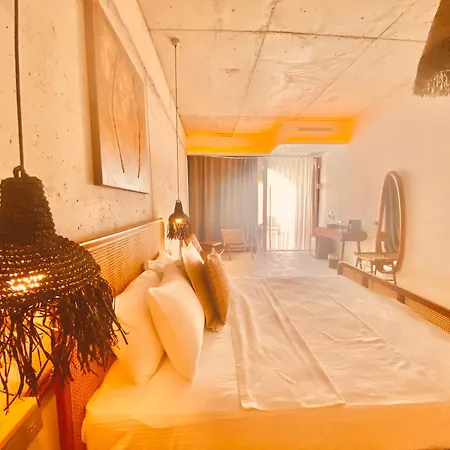 Hotel No908 Sunset Bar