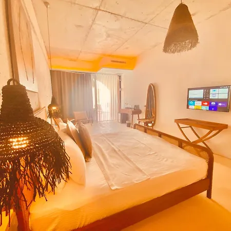 Hotel No908 Sunset Bar