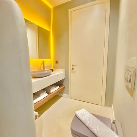 No908 Sunset Bar Hotel *