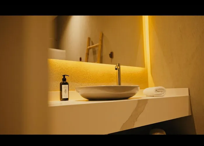 No908 Sunset Bar Hotel *