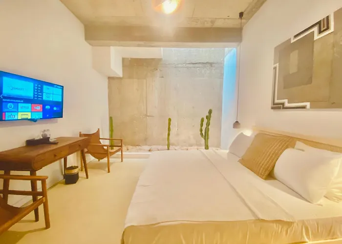 Hotel No908 Sunset Bar