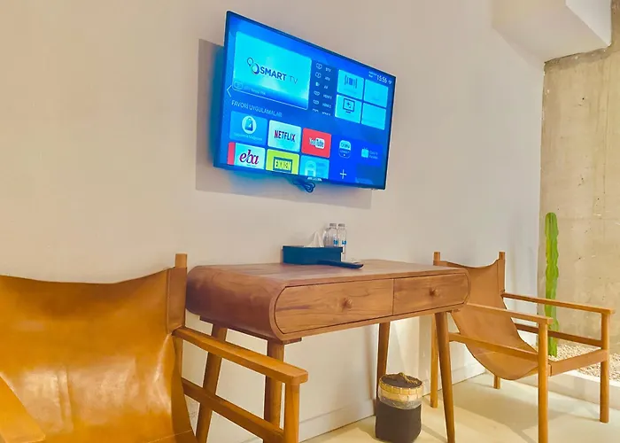 No908 Sunset Bar Hotel