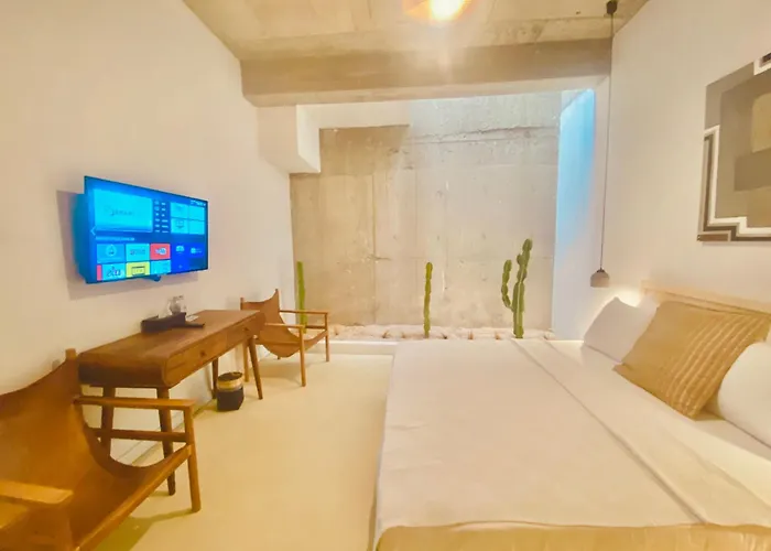 No908 Sunset Bar Hotel *