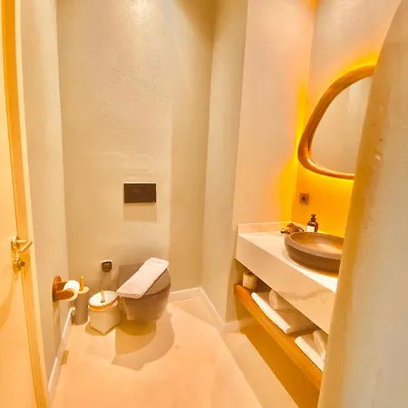 No908 Sunset Bar Szálloda *