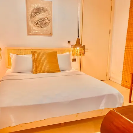 No908 Sunset Bar Szálloda *