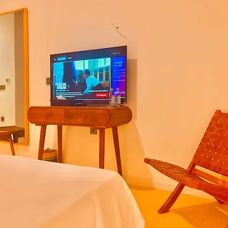 No908 Sunset Bar Szálloda