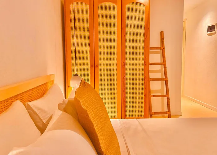 No908 Sunset Bar מלון