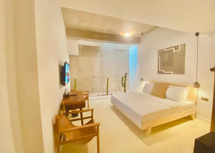 No908 Sunset Hotell *